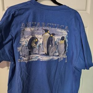 Seaworld penguin tee unisex